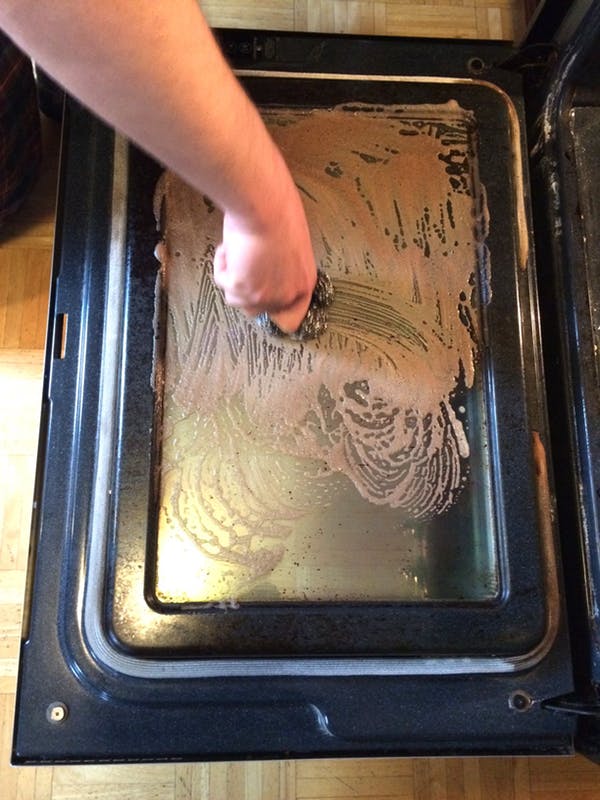 how to clean glass oven door
